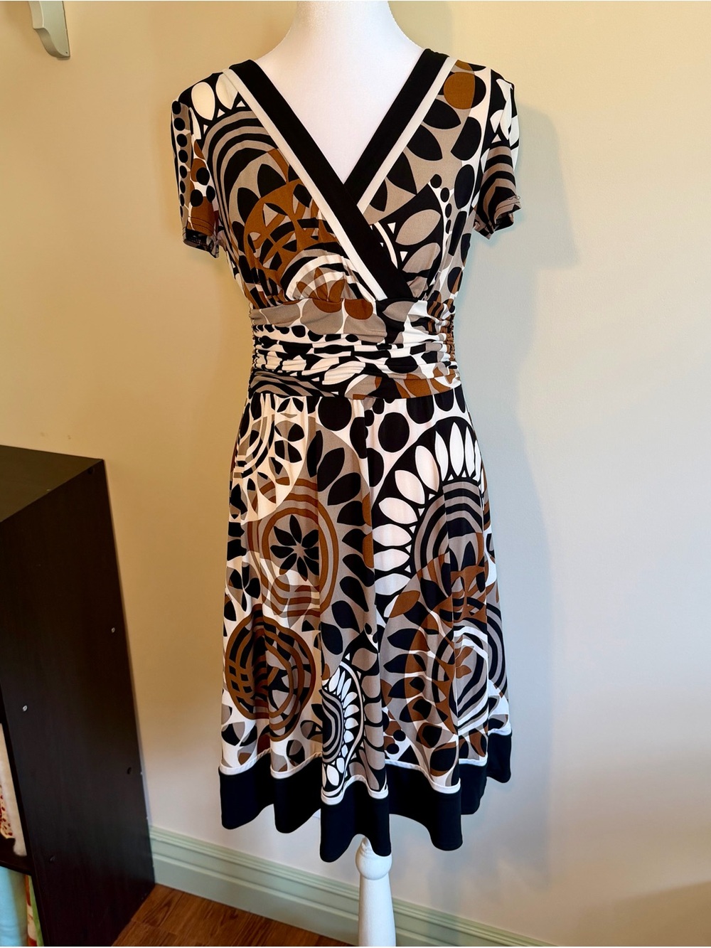 Petite 10p Studio I Geometric Wrap Midi Dress in Black, White & Brown